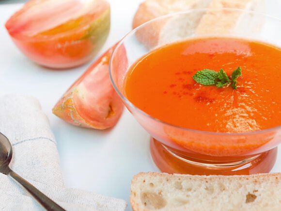 El Secreto del Auténtico Salmorejo Cordobés: Tradición y Aceite de Oliva Virgen Extra